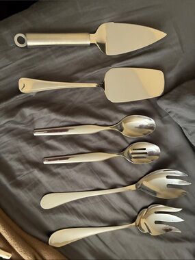 Asst. Stainless Steel Serving Utensil’s, 2 Spoons, 2 Forks, Pie and Cake Servers
